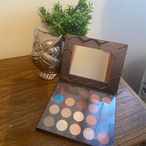 BeeBeauty London Barbarella eyeshadow palette